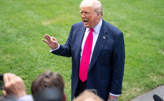 Tổng thống Trump đưa ra loạt thông báo thuế quan mới