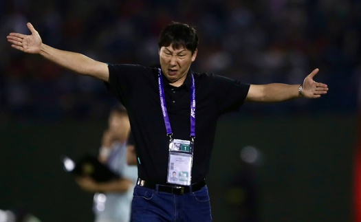 HLV Kim Sang Sik và hoàn cảnh nhạy cảm