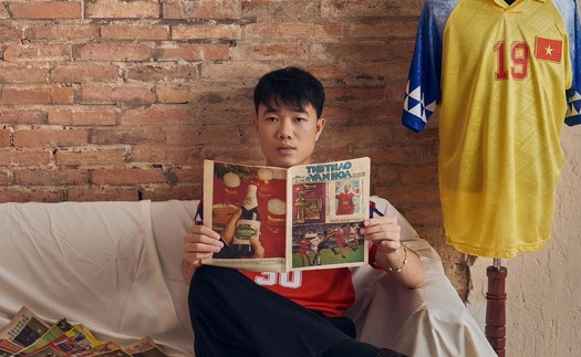 Lương Xuân Trường bảnh bao khi diện thiết kế retro ĐT Việt Nam tại SEA Games 18 