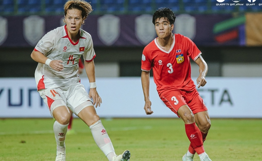 HLV U23 Lào bất ngờ khen cầu thủ Việt kiều của U23 Việt Nam