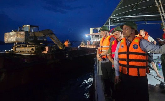 Thủ tướng Chính phủ yêu cầu khẩn trương tìm kiếm cứu nạn, khắc phục hậu quả vụ lật tàu tại Quảng Ninh