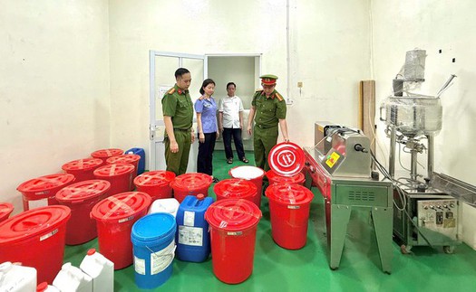 Bắt tạm giam giám đốc công ty sản xuất mỹ phẩm giả