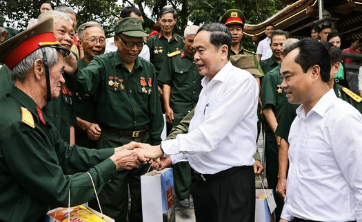 Chủ tịch Quốc hội Trần Thanh Mẫn tri ân các Anh hùng Liệt sỹ, người có công tại tỉnh Thái Nguyên