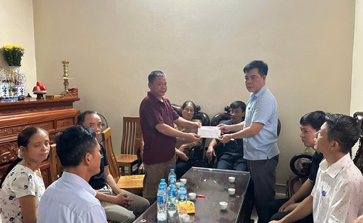 Hà Nội: Thăm hỏi gia đình có 4 người tử vong trong vụ lật tàu trên vịnh Hạ Long