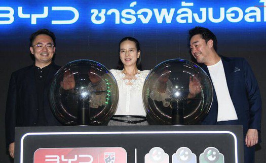 Madam Pang khẳng định một điều khi thương hiệu tài trợ từ Trung Quốc tạo thay đổi lịch sử với bóng đá Thái Lan