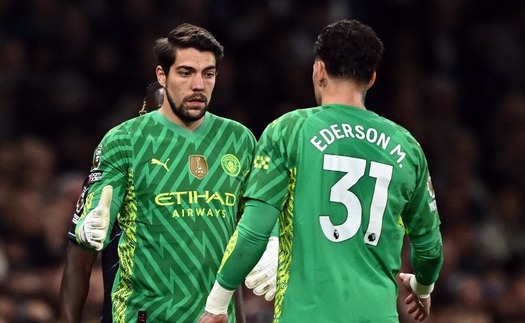 Man City bỗng dưng phải giải bài toán thủ môn