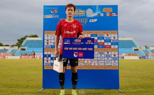 Xem Hoàng Đức chơi bóng...