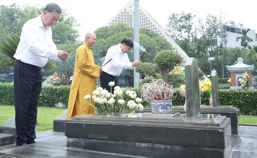 Tổng Bí thư Tô Lâm dâng hương tưởng niệm các Anh hùng, Liệt sĩ tại Điện Biên