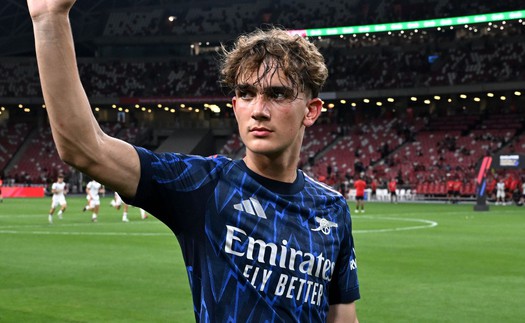 Dowman rực sáng, nhưng Arsenal chưa vội mừng