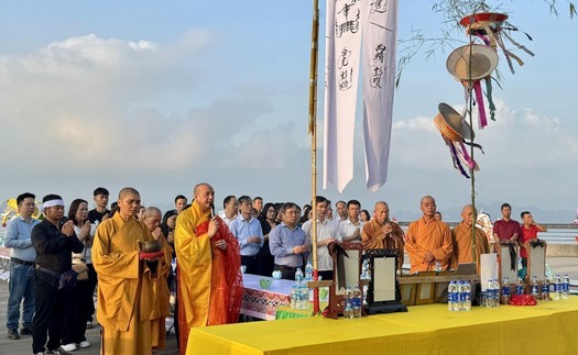 Đại lễ cầu siêu cho các nạn nhân trong vụ lật tàu trên vịnh Hạ Long