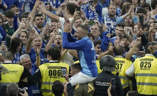 Real Oviedo thăng hạng sau 24 năm: Sự trở lại lãng mạn của Santi Cazorla