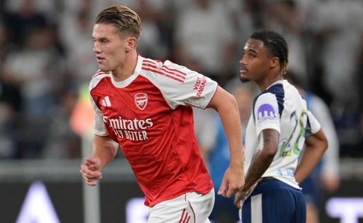 Tân binh Gyokeres ra mắt, Arsenal vẫn thua bởi 'siêu phẩm' từ gần giữa sân