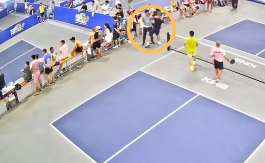 Video VĐV pickleball dùng vợt đánh trọng tài trên sân khiến cộng đồng mạng bất ngờ