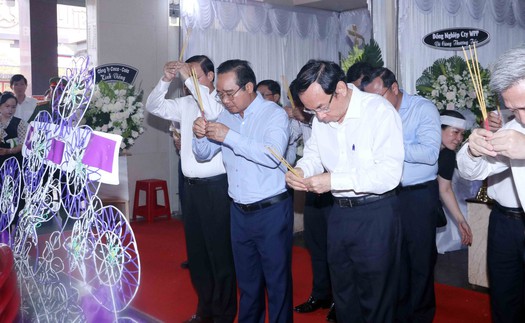 Lãnh đạo Thành phố Hồ Chí Minh viếng các nạn nhân tử vong vụ cháy chung cư Độc Lập