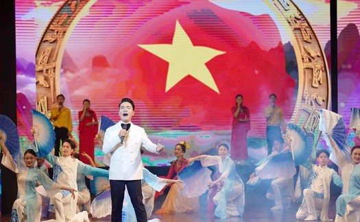 Chương trình chính luận nghệ thuật “Dưới cờ vinh quang” - Điểm chạm cảm xúc từ ba miền Tổ quốc