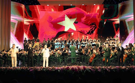 Tổng Bí thư dự chương trình nghệ thuật giao hưởng thính phòng "80 năm - Bản trường ca vang mãi”