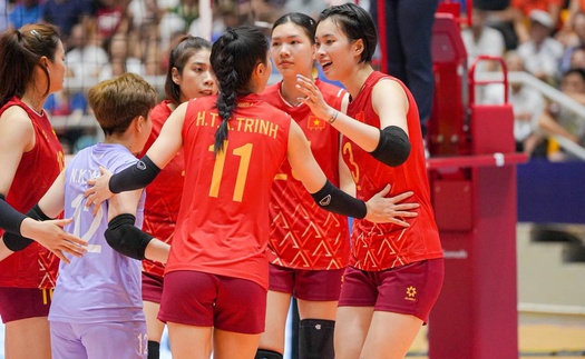 HLV Tuấn Kiệt ra quyết định quan trọng trong chiến thắng của tuyển bóng chuyền nữ Việt Nam trước Indonesia