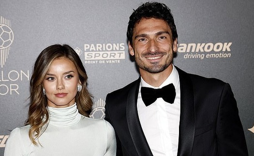 Hummels bị vợ cũ tố cáo ưu ái bạn gái mới hơn cả con trai