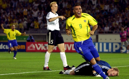 Những số 9 xuất sắc nhất lịch sử bóng đá