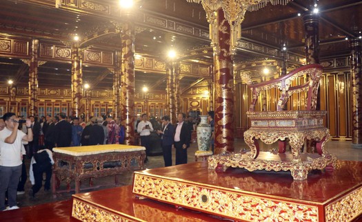 Phục chế bảo vật quốc gia “Ngai vua Triều Nguyễn”