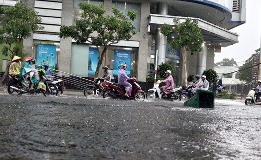 Dự báo thời tiết ngày 12/8: Mưa lớn cục bộ trên đất liền, gió giật mạnh, sóng cao nhiều khu vực biển