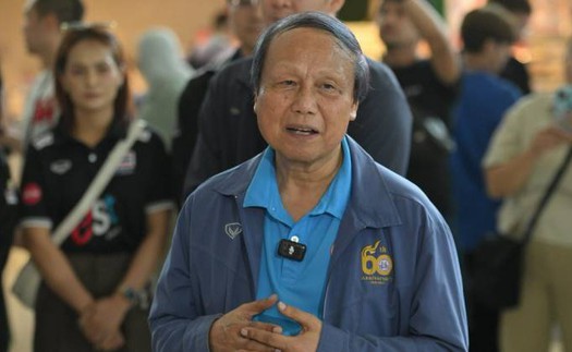 Chủ tịch Liên đoàn bóng chuyền Thái Lan chúc mừng thầy trò HLV Tuấn Kiệt vô địch SEA V.League