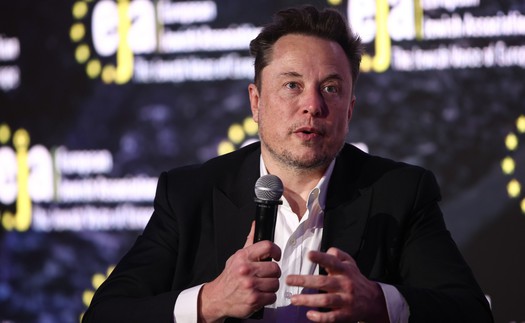 Tỷ phú Elon Musk cáo buộc Apple thiên vị OpenAI