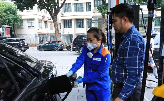 Giá xăng dầu đảo chiều giảm nhẹ từ chiều 14/8
