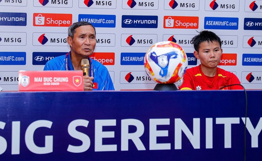 HLV Mai Đức Chung dốc sức cùng đội tuyển Việt Nam giành huy chương đồng AFF Cup