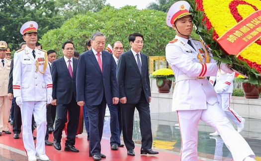 Lãnh đạo Đảng, Nhà nước vào Lăng viếng Chủ tịch Hồ Chí Minh và dâng hương tưởng niệm các Anh hùng liệt sỹ