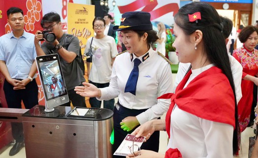 Ra mắt “Đoàn tàu 5 cửa ô” và hệ thống kiểm soát vé bằng công nghệ sinh trắc học