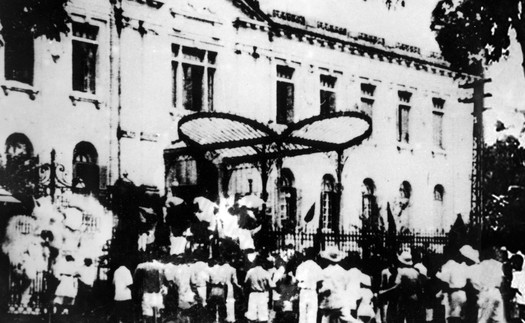 Hà Nội - từ thắng lợi của cuộc khởi nghĩa giành chính quyền 19/8/1945 đến trung tâm chính trị, kinh tế, văn hóa của cả nước