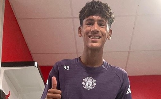 'Tiểu Messi' của MU gây sốt với bàn thắng solo xuất sắc