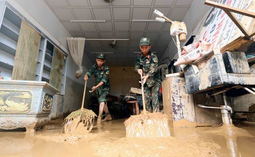 Bộ đội, công an Sơn La khẩn trương giúp người dân khắc phục hậu quả mưa lũ