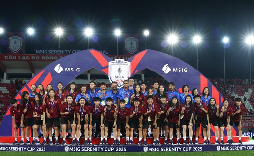 CĐV động viên đội tuyển nữ Việt Nam sau AFF Cup 2025