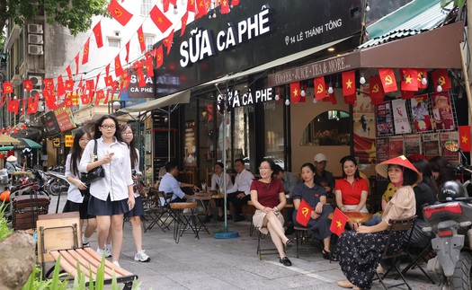 Đọc báo, lưu giữ khoảnh khắc và lan toả tình yêu nước!