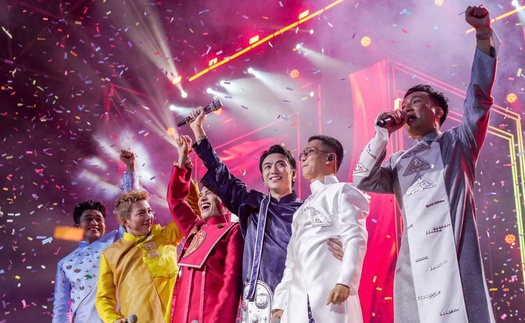 Dấu ấn Việt Nam trong thời trang của NTK Hàn Phượng tại Concert Trạm yêu 2