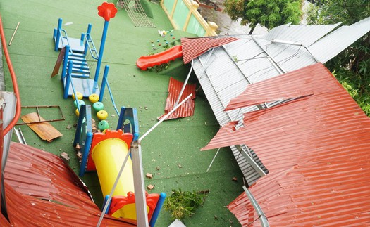 Nhiều trường học ở Nghệ An tan hoang sau bão số 5