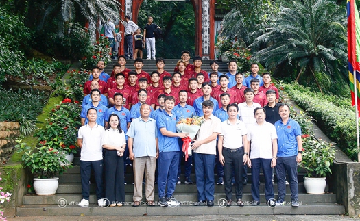 Đội U23 Việt Nam dâng hương tưởng niệm các Vua Hùng