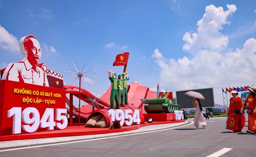 Triển lãm thành tựu đất nước: Độc đáo, ấn tượng những hiện vật “có một không hai”