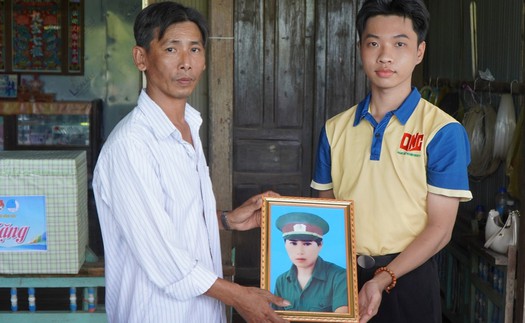 Phục dựng ảnh liệt sĩ: Món quà tinh thần vô giá
