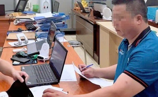 Tạm giữ hình sự tài xế xe con rút chìa khóa xe khách trên đường Vành đai 3