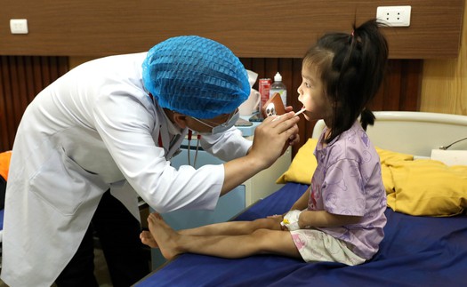 Bác sĩ hướng dẫn phòng, chống nắng nóng và thay đổi nhiệt độ môi trường đột ngột