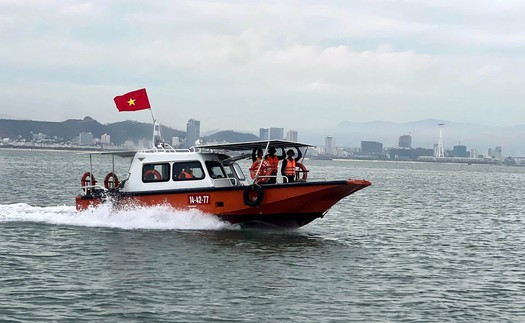 Sẵn sàng cứu hộ, cứu nạn trên vịnh Hạ Long khi có tình huống bất ngờ