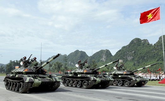 Huấn luyện thực hành cơ động phương tiện thực hiện nhiệm vụ A80 tại Quảng trường Ba Đình
