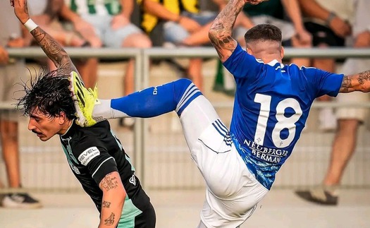 Đội bóng của Fabregas đấm đá nhau gây sốc với đối thủ Liga dù chỉ đá giao hữu
