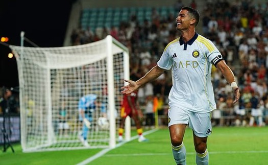 Ronaldo lập hat-trick trong chiến thắng đậm khi lần đầu đá cặp với đồng đội ở Bồ Đào Nha