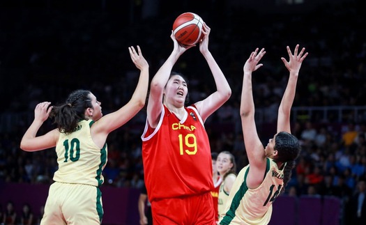 Nữ VĐV Trung Quốc có chiều cao chỉ kém huyền thoại Yao Ming 3cm gây sốt