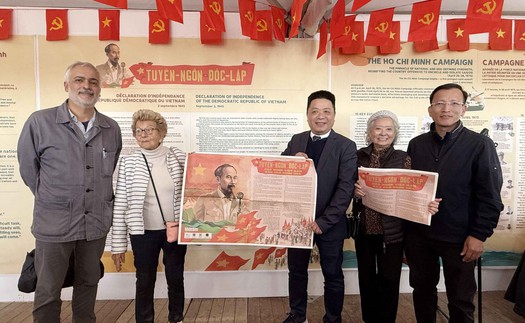 Báo Nhân Dân tham dự "Hội báo Nhân đạo" tại Pháp