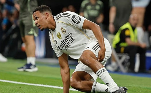 Hậu vệ hay nhất nước Anh phải rời sân chỉ sau 3 phút ra mắt ở Champions League